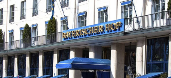 Nobelhotel „Bayerischer Hof“ schmeißt libertäre Denkfabrik raus