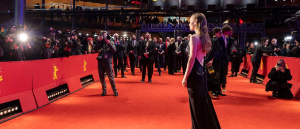 BERLINALE 2026: Taxifahren in Lagos und ein „queeres Gefängnis-Epos“