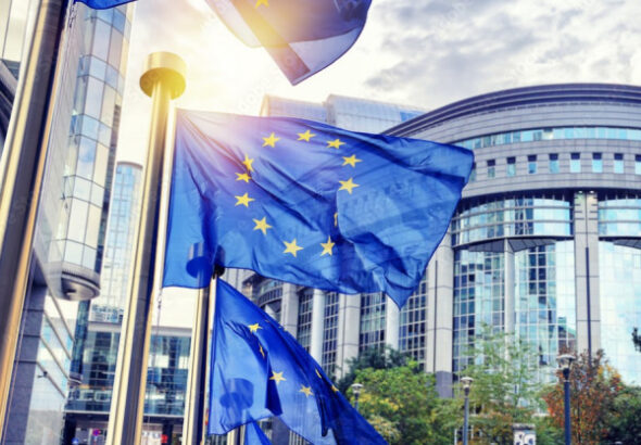 Pfeift auf die „Brandmauer“! Bürgerliche und Rechte setzten im EU-Parlament schärfere Migrationsregeln durch